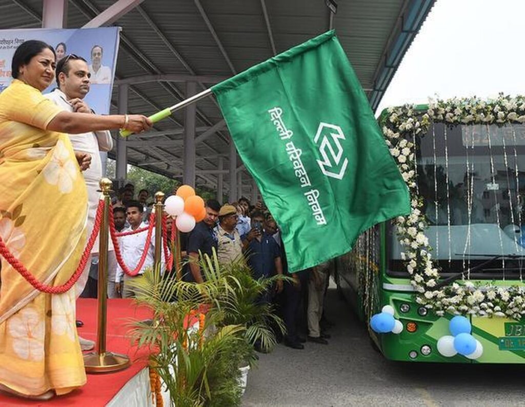 women only electric bus service