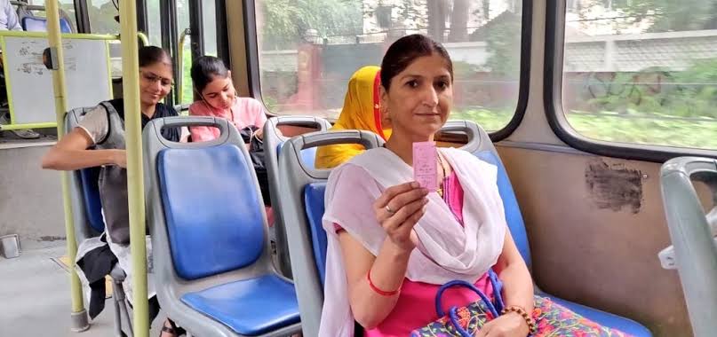 women only electric bus service